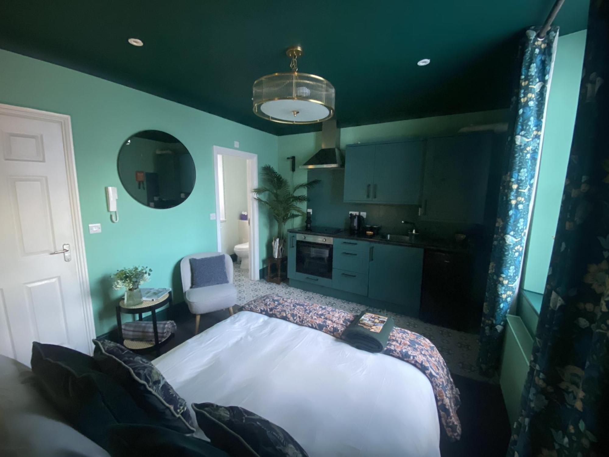 Number Two Russell House Tavistock Devonアパートメント エクステリア 写真